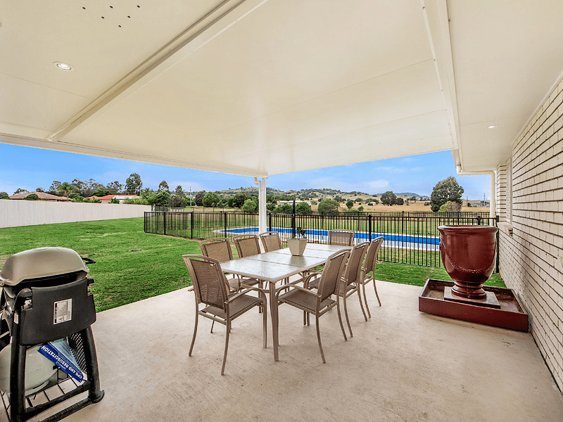 72 PAT SLATTERY Place, LOWOOD, QLD 4311