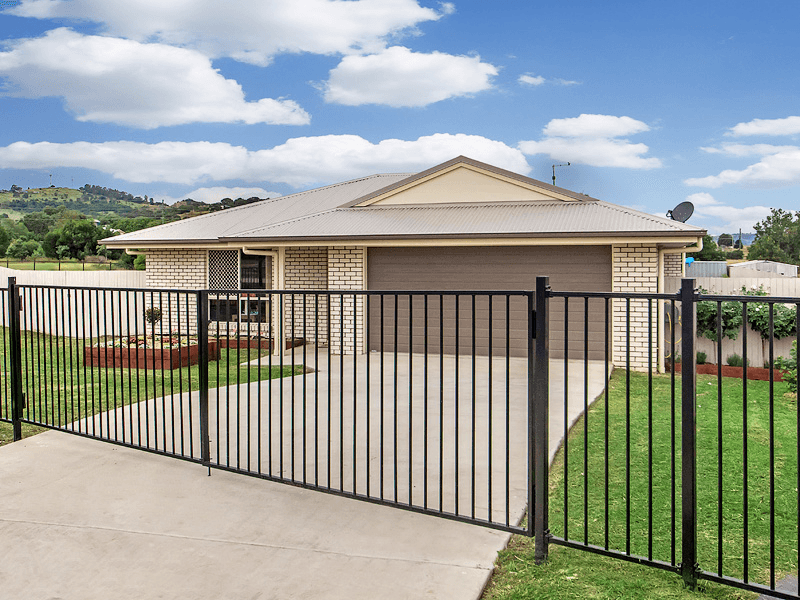 72 PAT SLATTERY Place, LOWOOD, QLD 4311