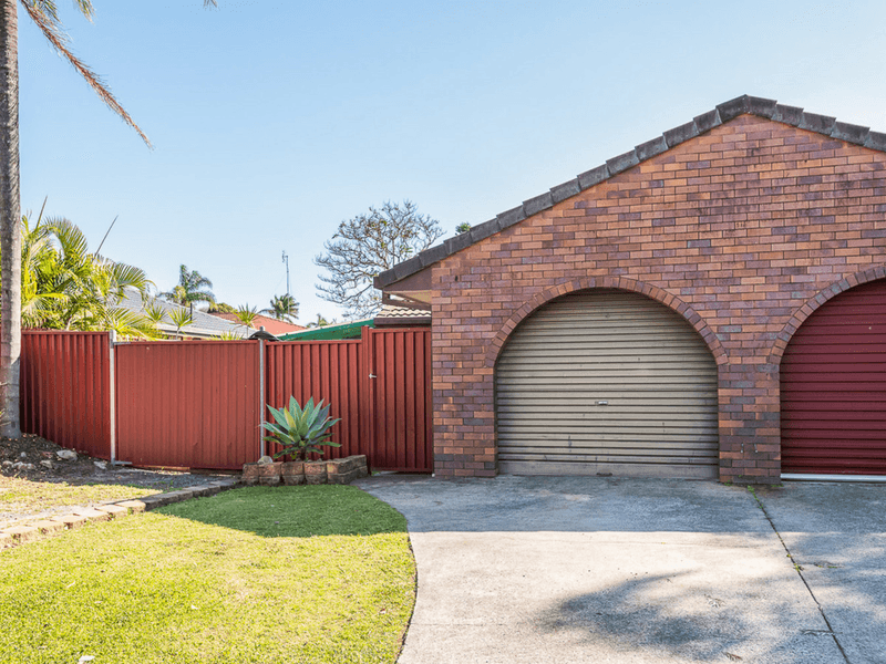 2/183 Musgrave Avenue, Labrador, QLD 4215