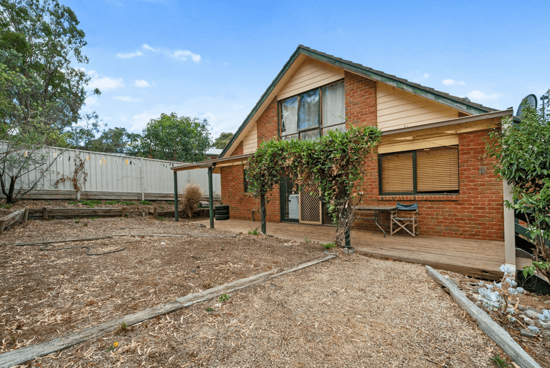 10 CLAREY AVENUE, SEYMOUR, VIC 3660