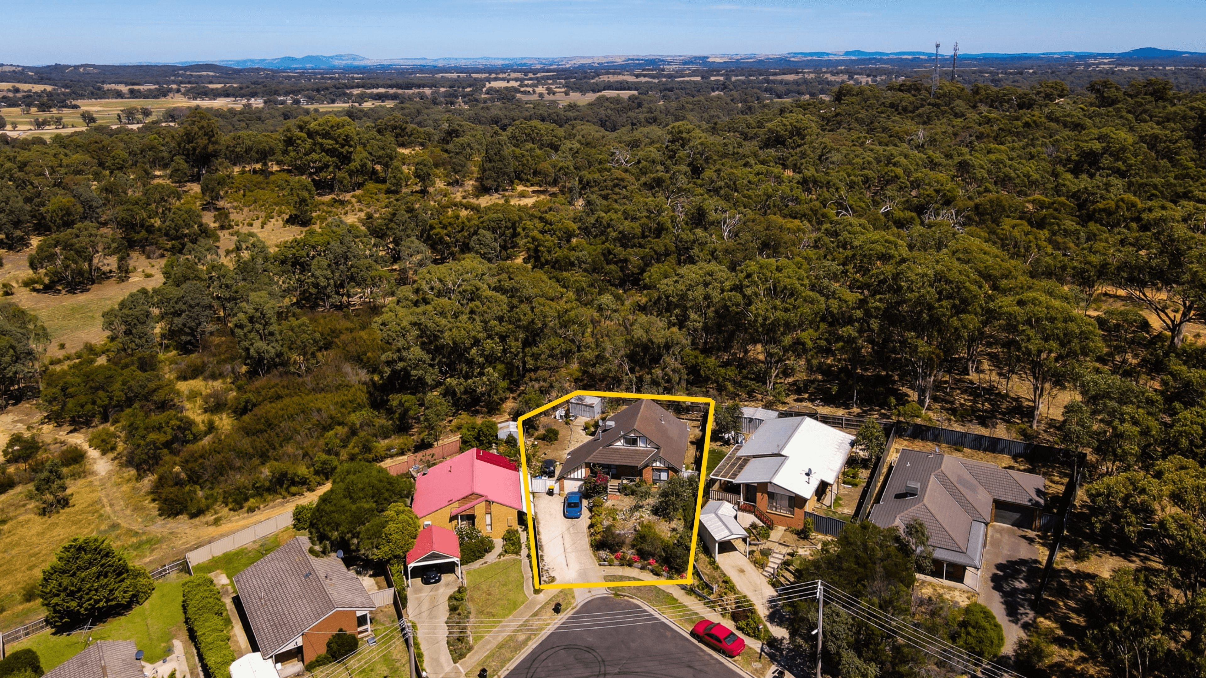 10 CLAREY AVENUE, SEYMOUR, VIC 3660