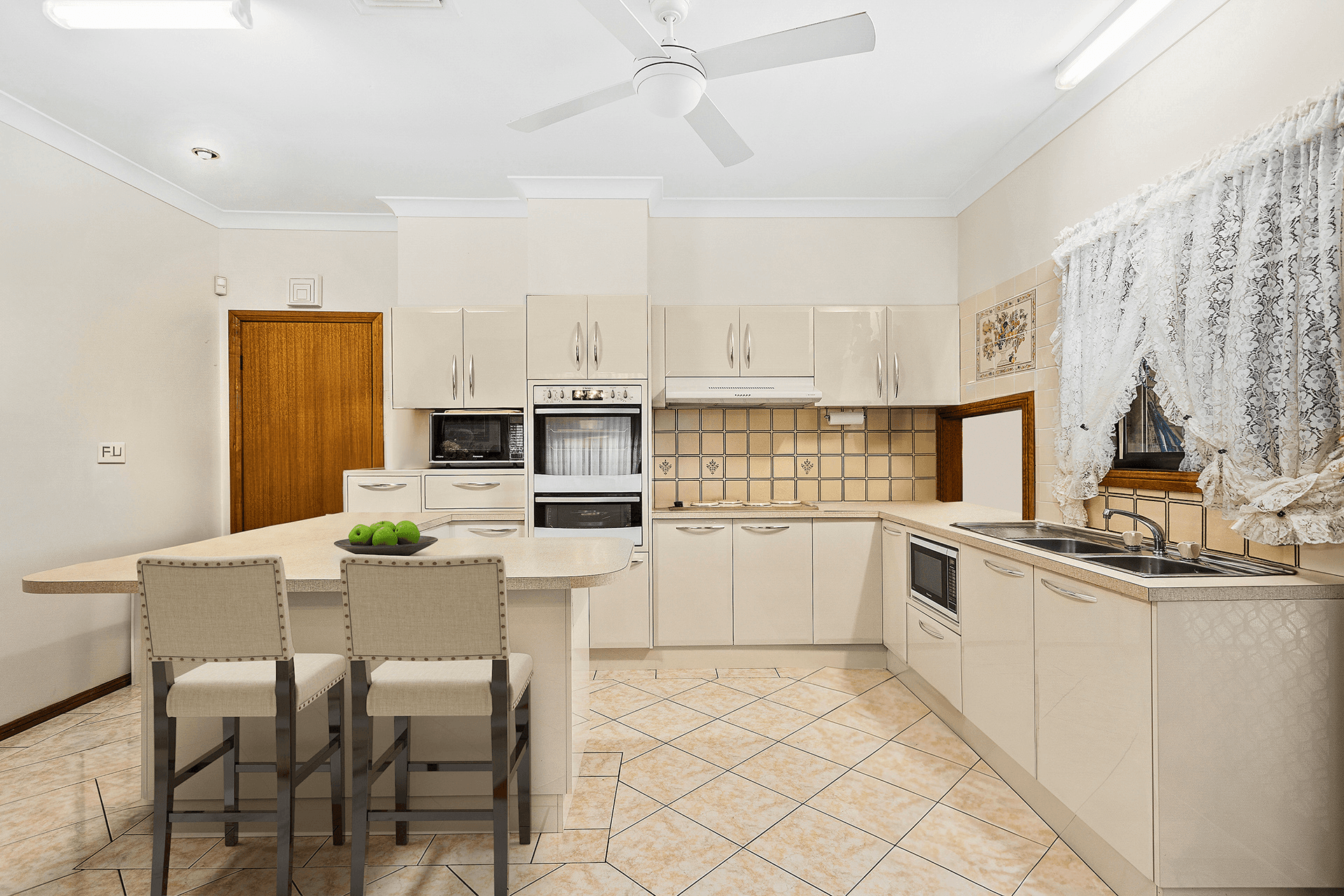 4 Kingsley Drive, Lake Heights, NSW 2502