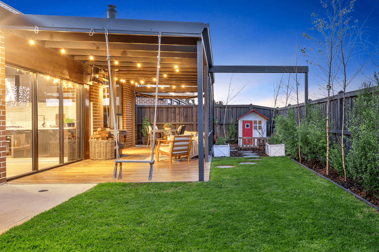 16 Fenwick Parade, MICKLEHAM, VIC 3064