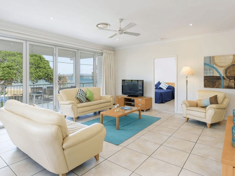 Unit 4/29 Esplanade, TIN CAN BAY, QLD 4580