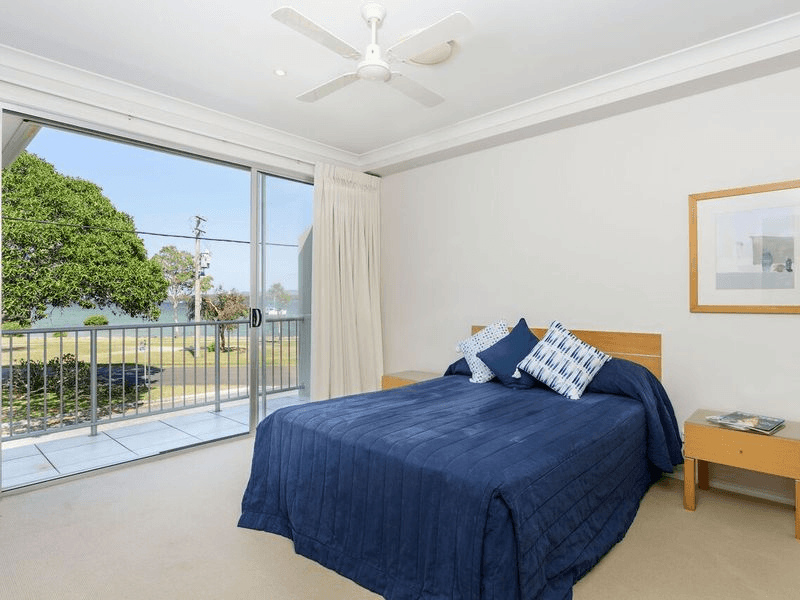 Unit 4/29 Esplanade, TIN CAN BAY, QLD 4580