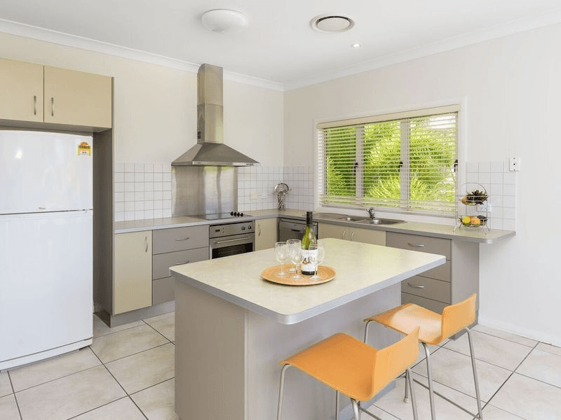 Unit 4/29 Esplanade, TIN CAN BAY, QLD 4580