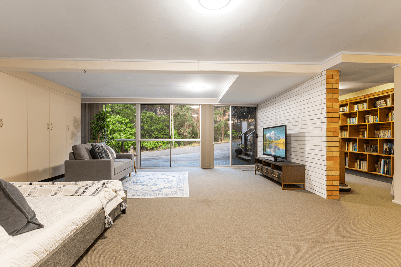 63 Hillcrest Avenue, NAMBOUR, QLD 4560