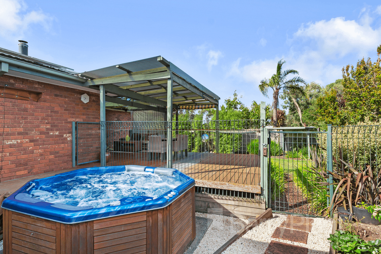 16 Taunton Crescent, Scoresby, VIC 3179