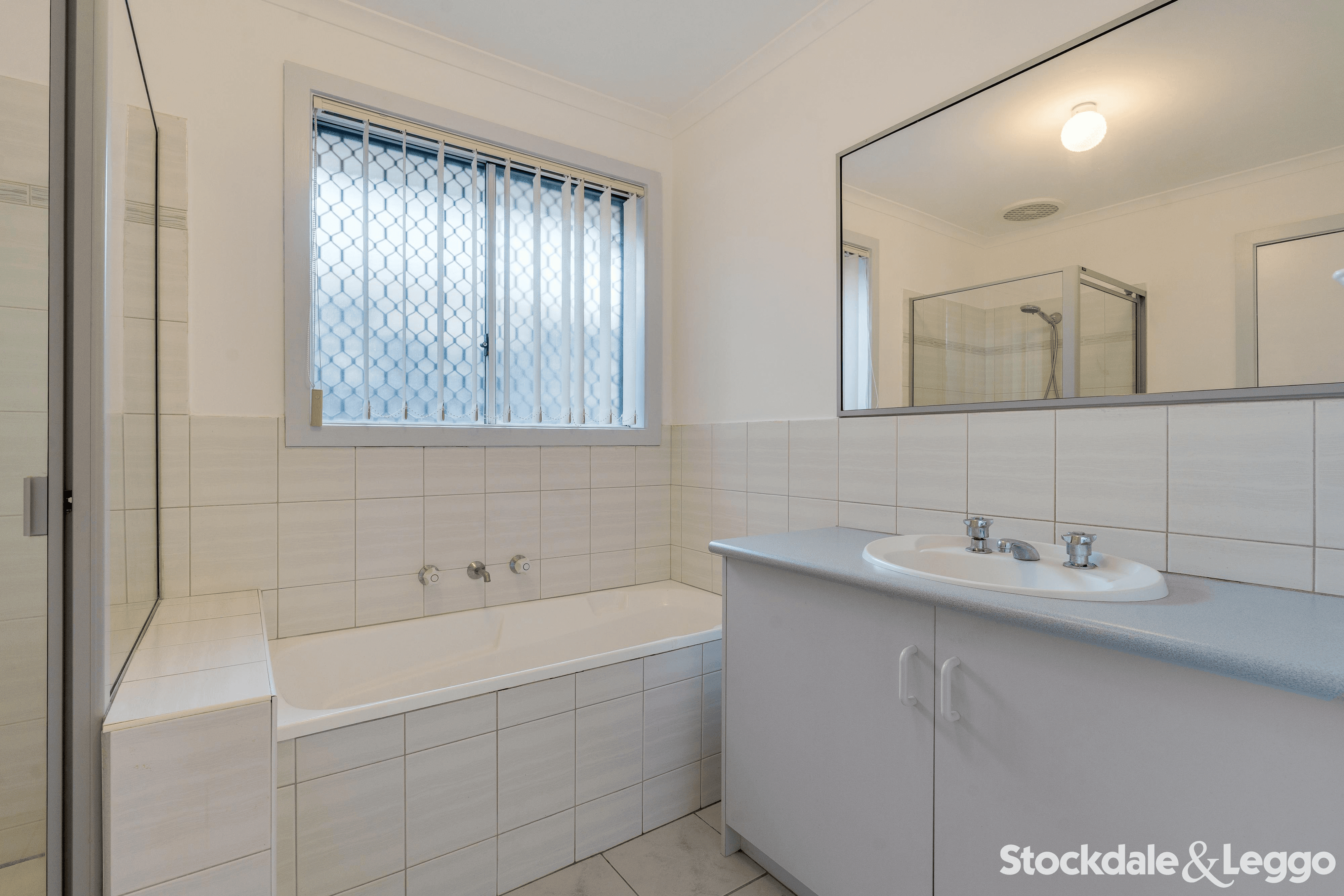 10 Parkinson Way, ROXBURGH PARK, VIC 3064