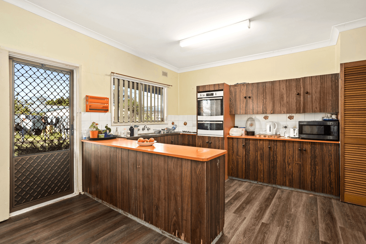 4 Dolphin Avenue, TAREE, NSW 2430