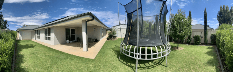 4 Colombo Avenue, Gobbagombalin, NSW 2650