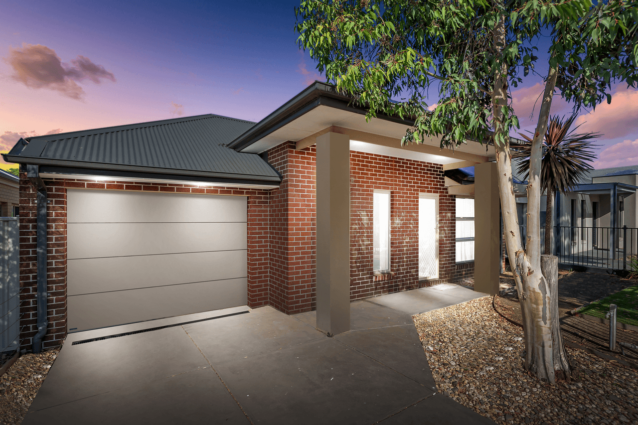 16 Etheridge Rise, CAROLINE SPRINGS, VIC 3023