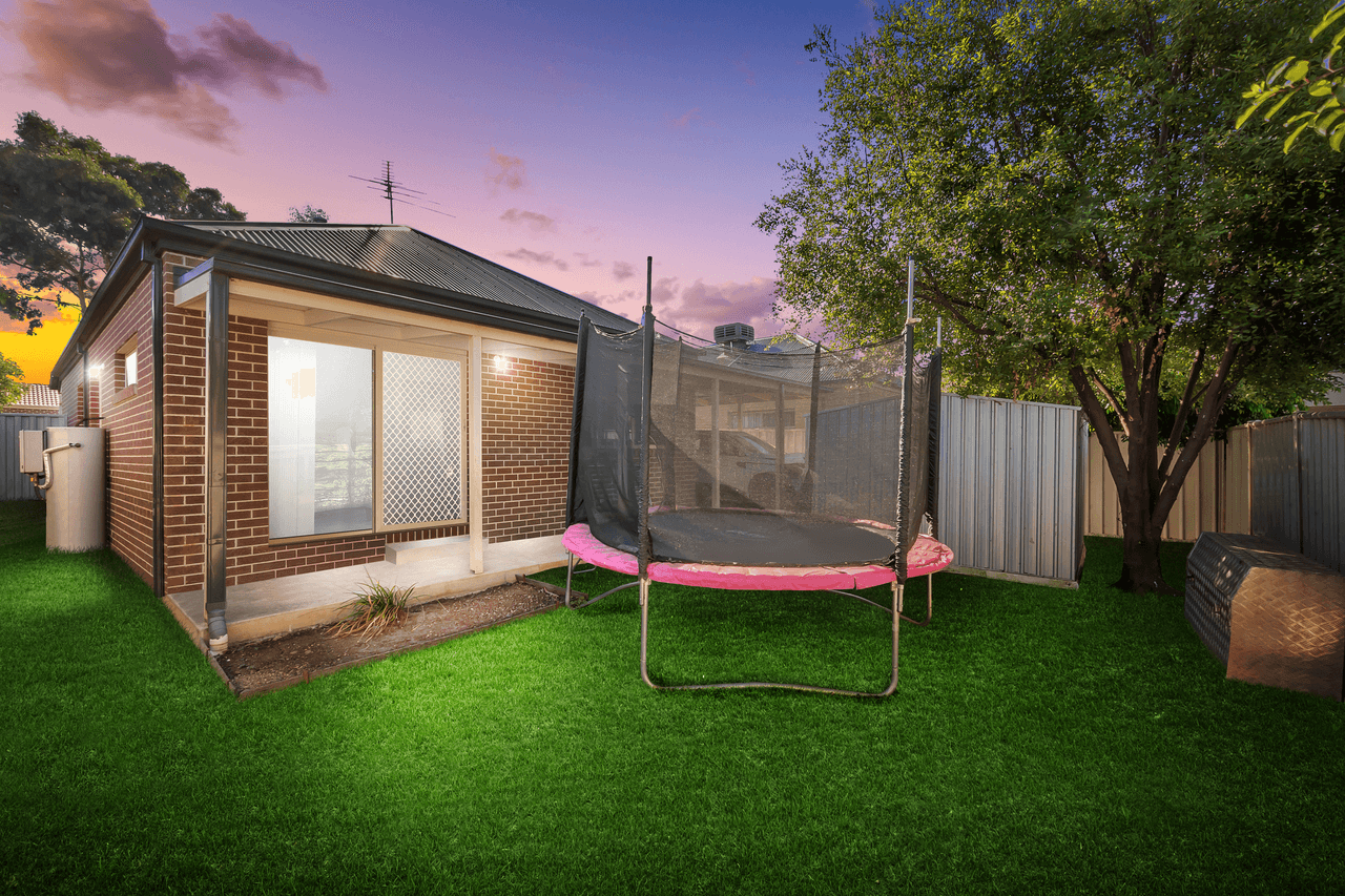 16 Etheridge Rise, CAROLINE SPRINGS, VIC 3023