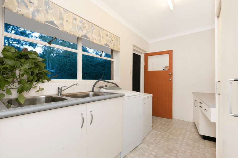 68 Outlook Crescent, Bardon, QLD 4065