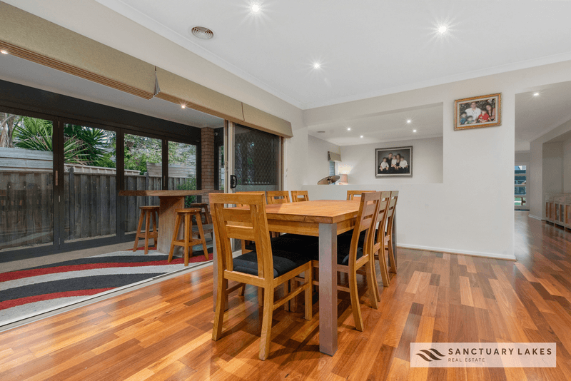 5 Ellis Close, SANCTUARY LAKES, VIC 3030