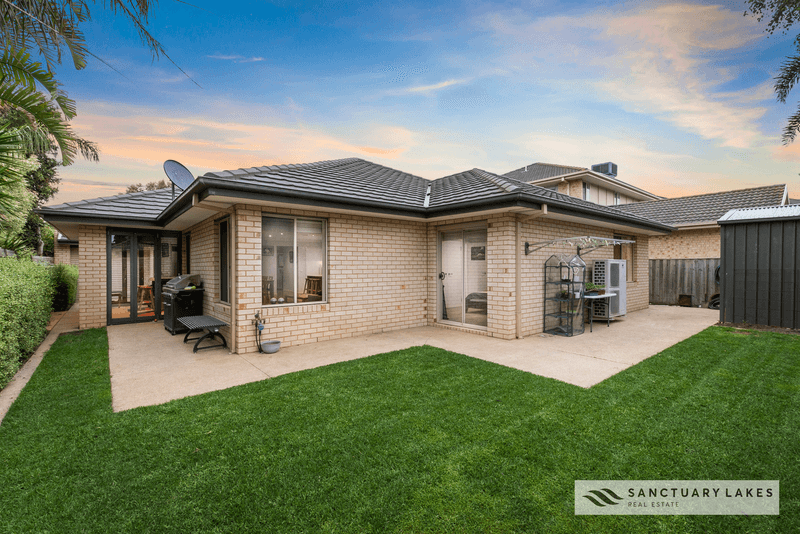 5 Ellis Close, SANCTUARY LAKES, VIC 3030