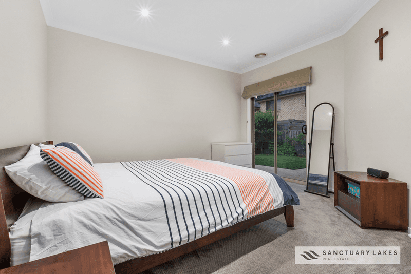 5 Ellis Close, SANCTUARY LAKES, VIC 3030