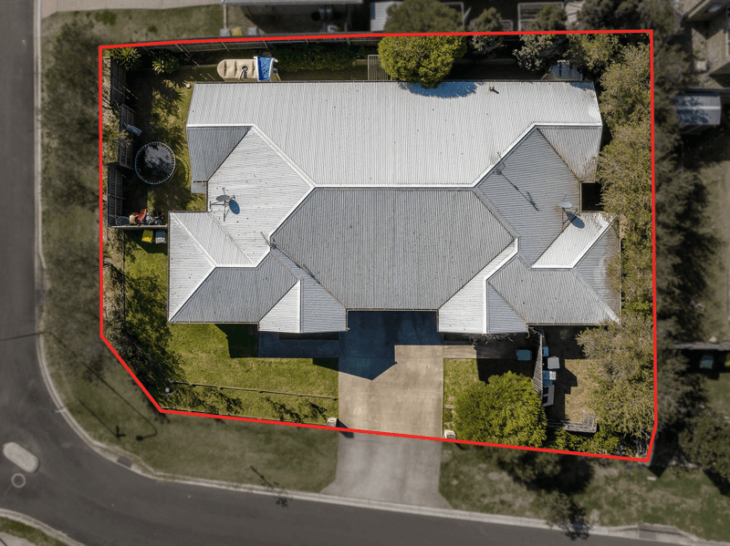 8 Camira Close, HARRISTOWN, QLD 4350