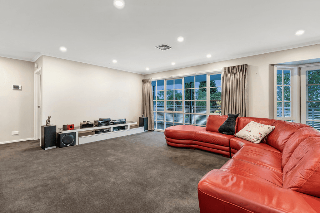 4 Crystal Court, WHEELERS HILL, VIC 3150