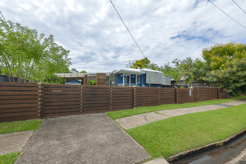 5 Echlin Street, LABRADOR, QLD 4215