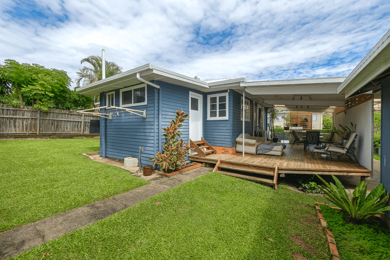 5 Echlin Street, LABRADOR, QLD 4215