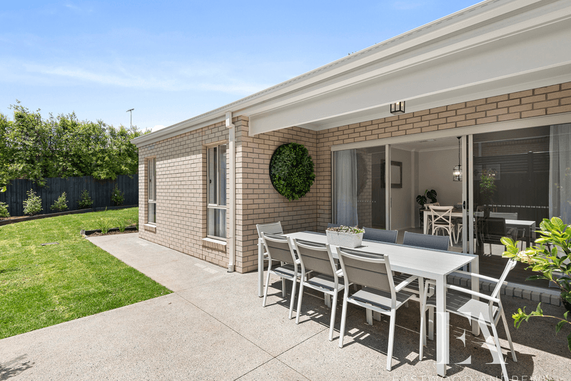 27 Woolondoon Drive, Highton, VIC 3216