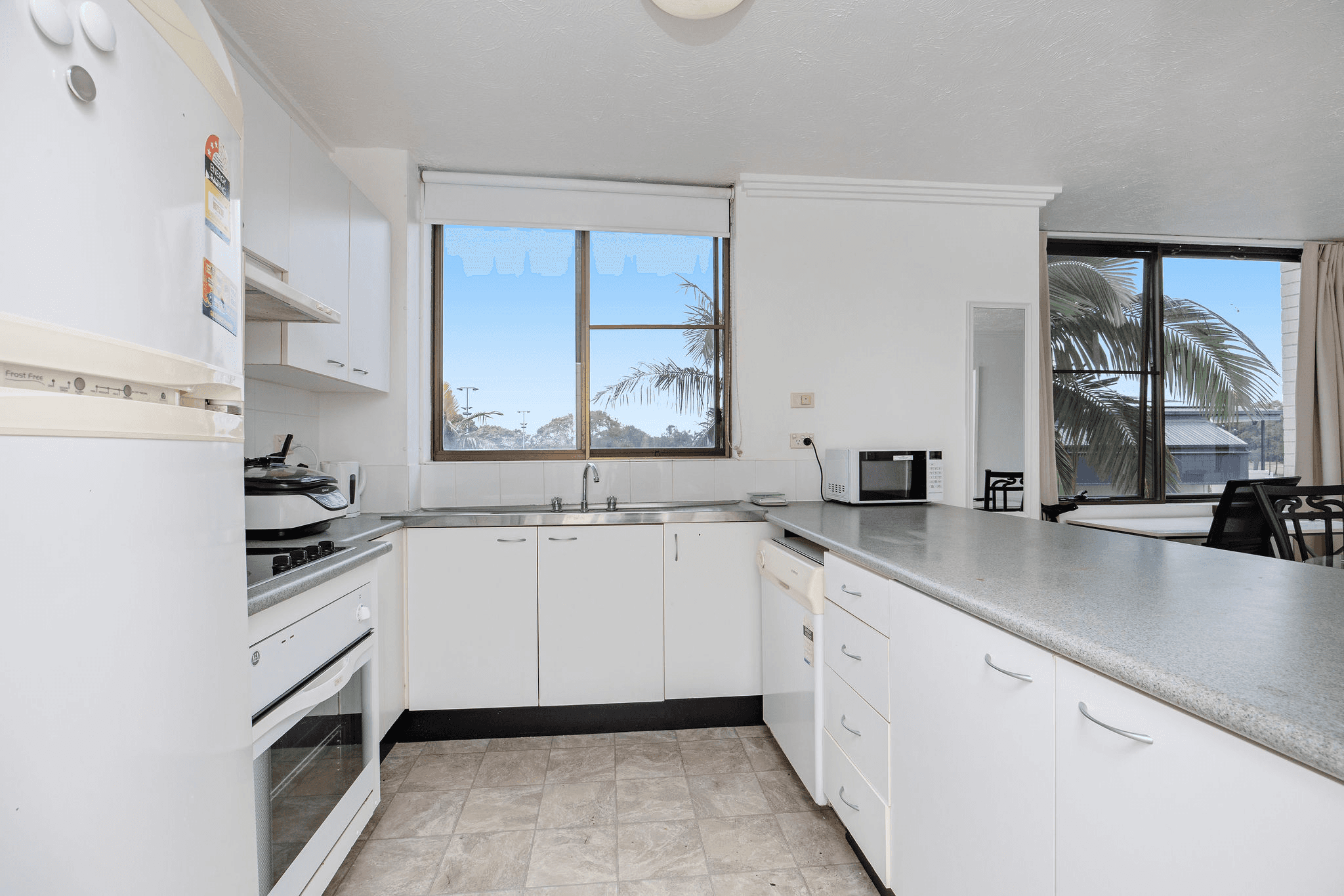 14/13 Fairway Drive, CLEAR ISLAND WATERS, QLD 4226