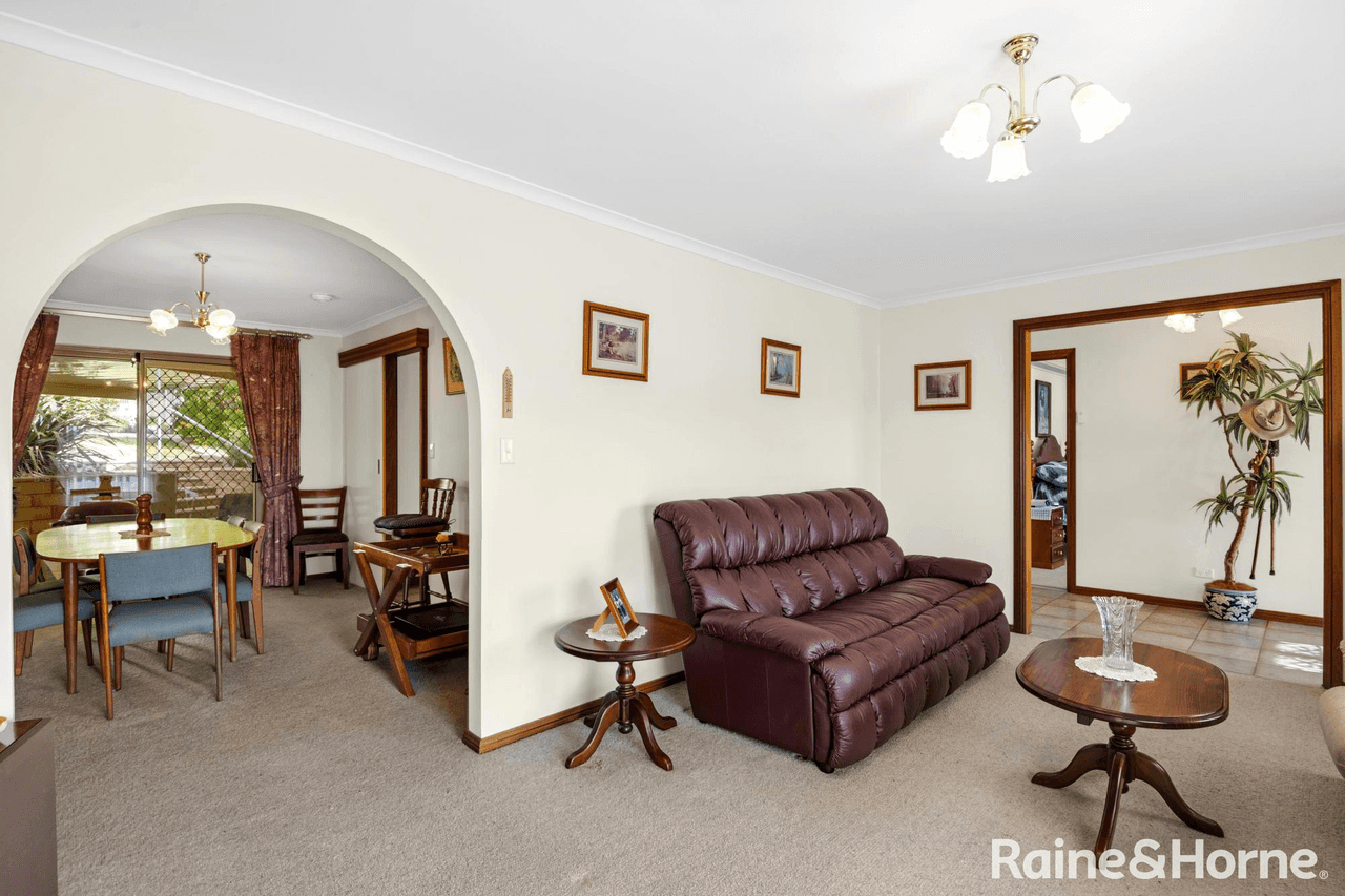 3 Sandalwood Grove, WOODCROFT, SA 5162