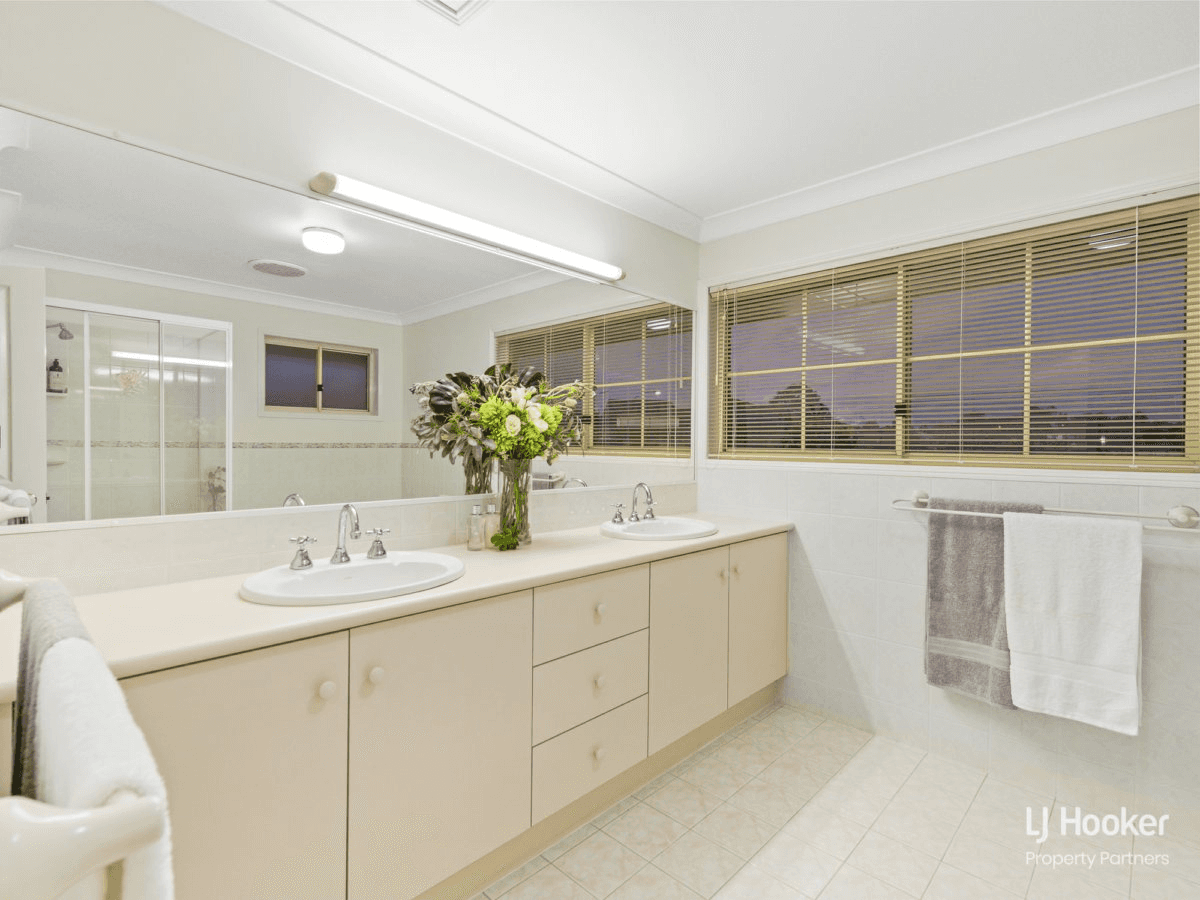 5 Nanga Place, EIGHT MILE PLAINS, QLD 4113