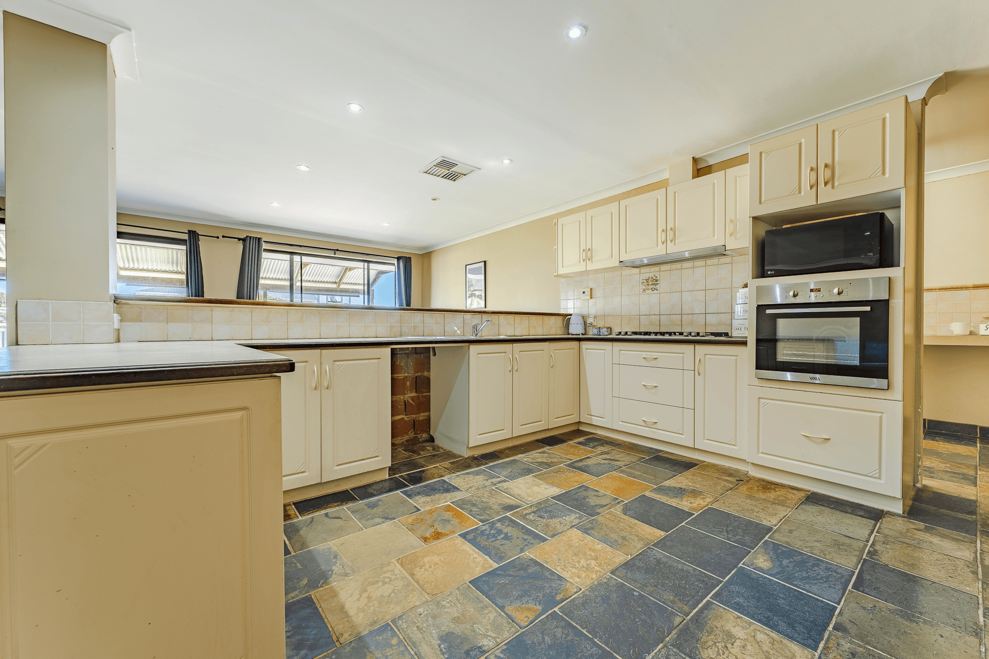 16 Cornwallis Road, Madora Bay, WA 6210