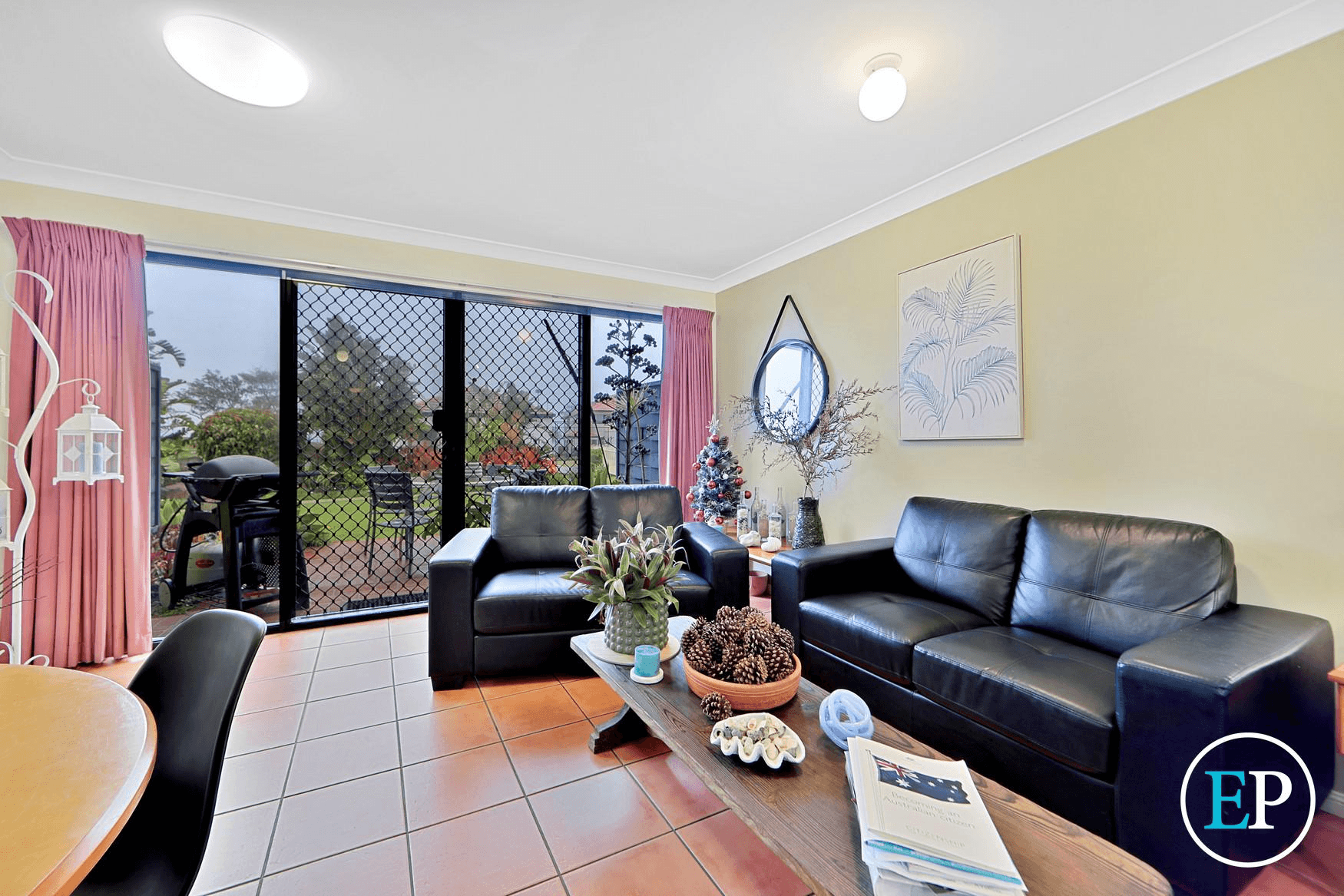 15/1 Pebble Beach Drive, CORAL COVE, QLD 4670