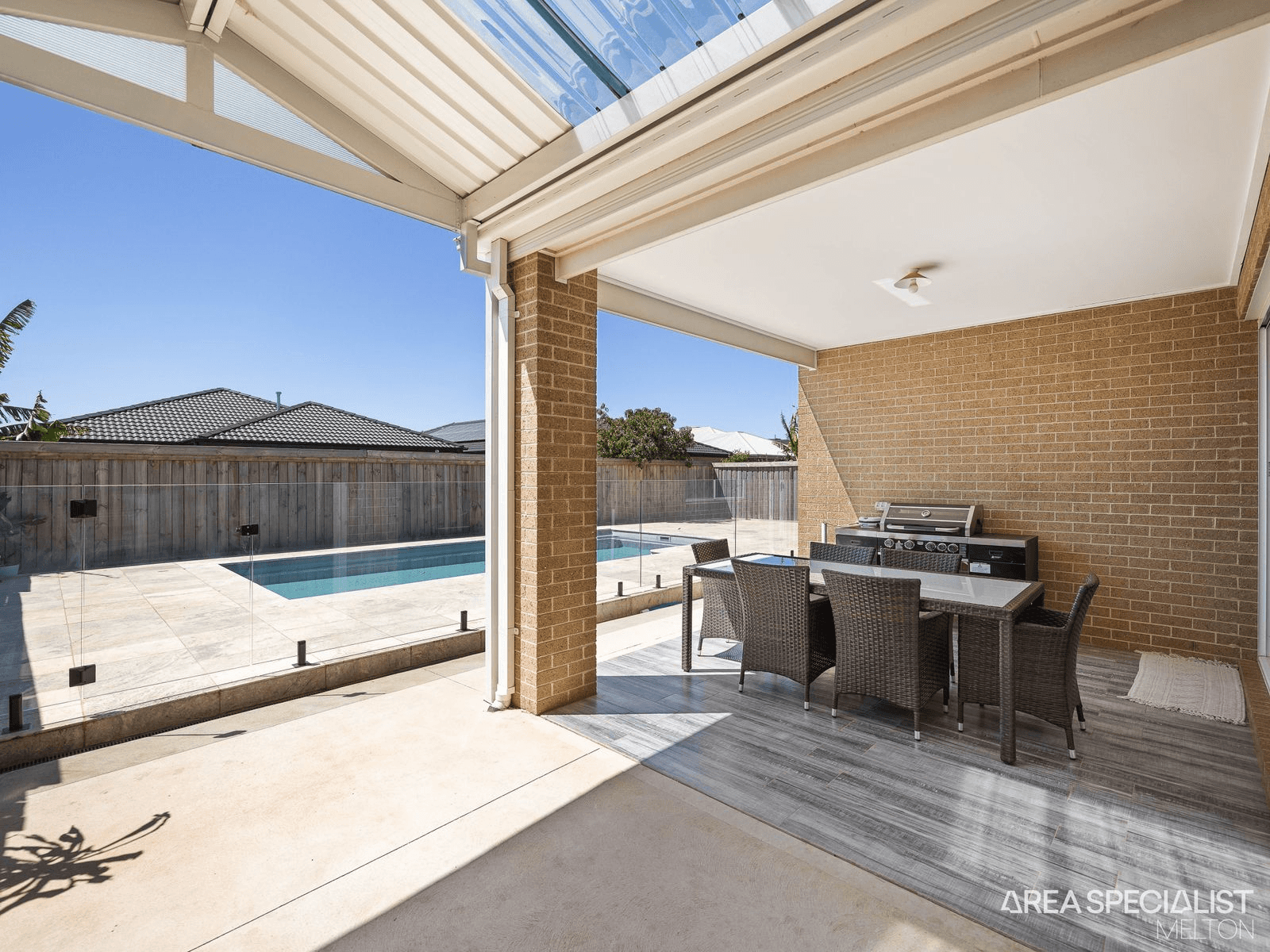 68 Wingfield Drive, THORNHILL PARK, VIC 3335