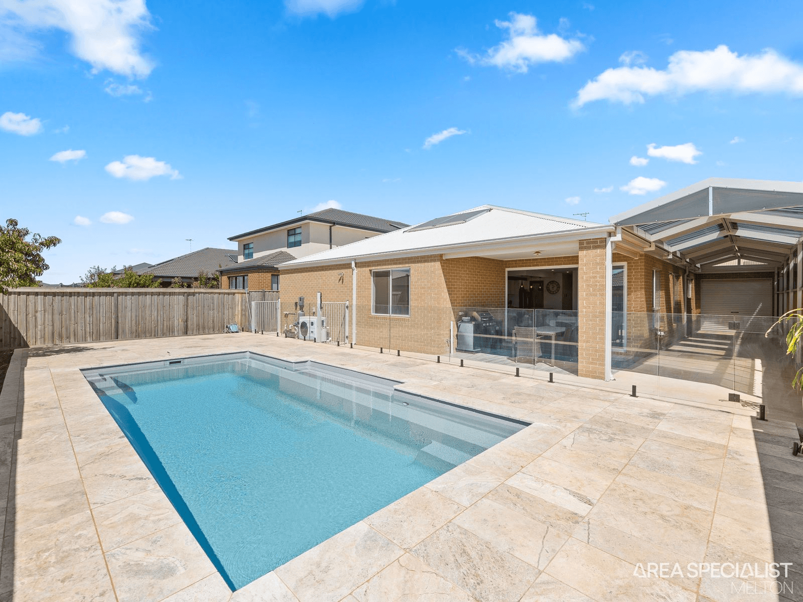 68 Wingfield Drive, THORNHILL PARK, VIC 3335