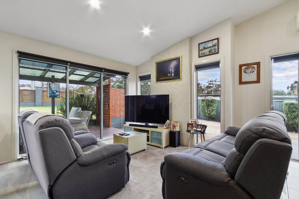 24 Laughtons Road, KALIMNA, VIC 3909