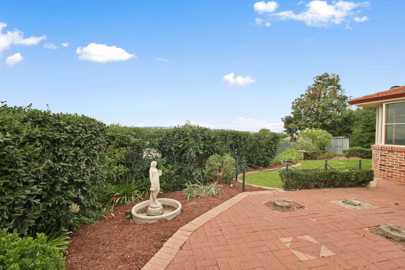 70 Simkin Crescent, Kooringal, NSW 2650