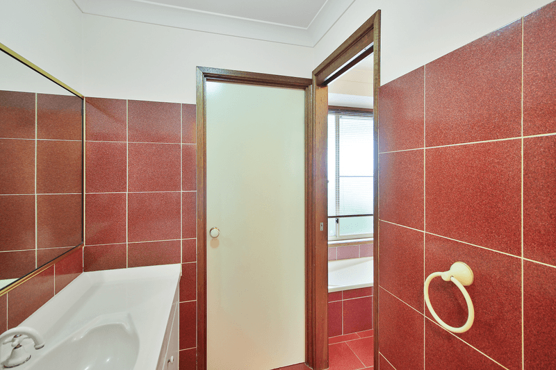 70 Simkin Crescent, Kooringal, NSW 2650