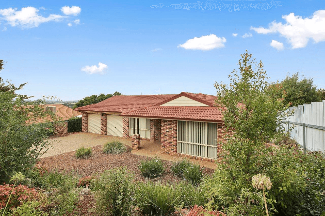 70 Simkin Crescent, Kooringal, NSW 2650