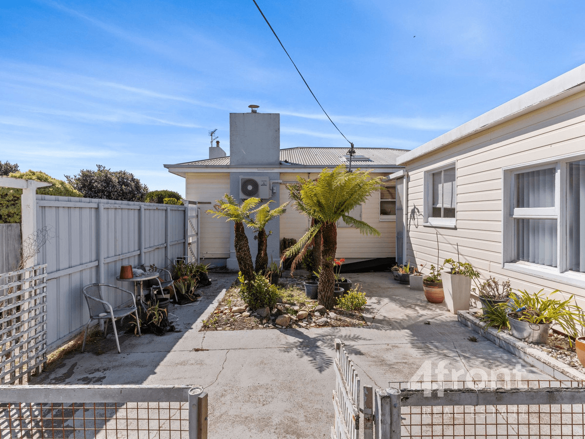 19 Penguin Road, WEST ULVERSTONE, TAS 7315