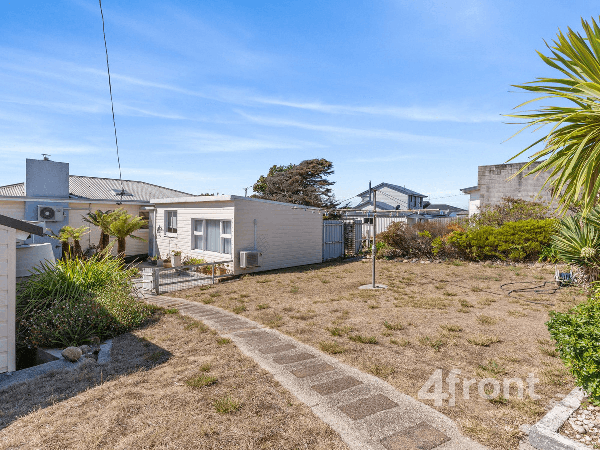 19 Penguin Road, WEST ULVERSTONE, TAS 7315