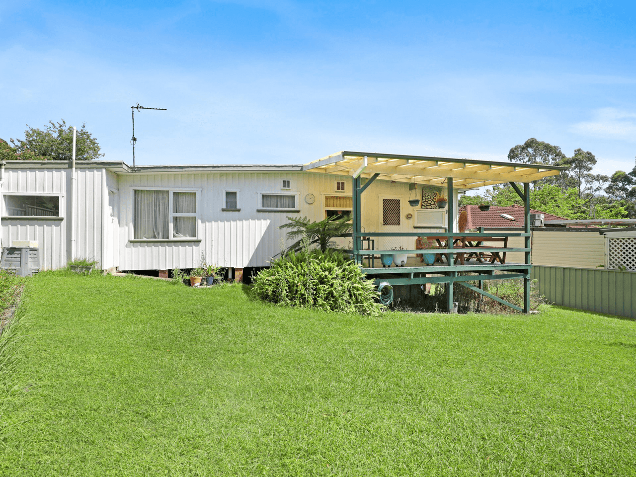 1 Leigh Crescent, UNANDERRA, NSW 2526