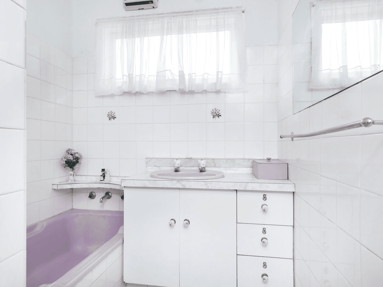 1 Leigh Crescent, UNANDERRA, NSW 2526