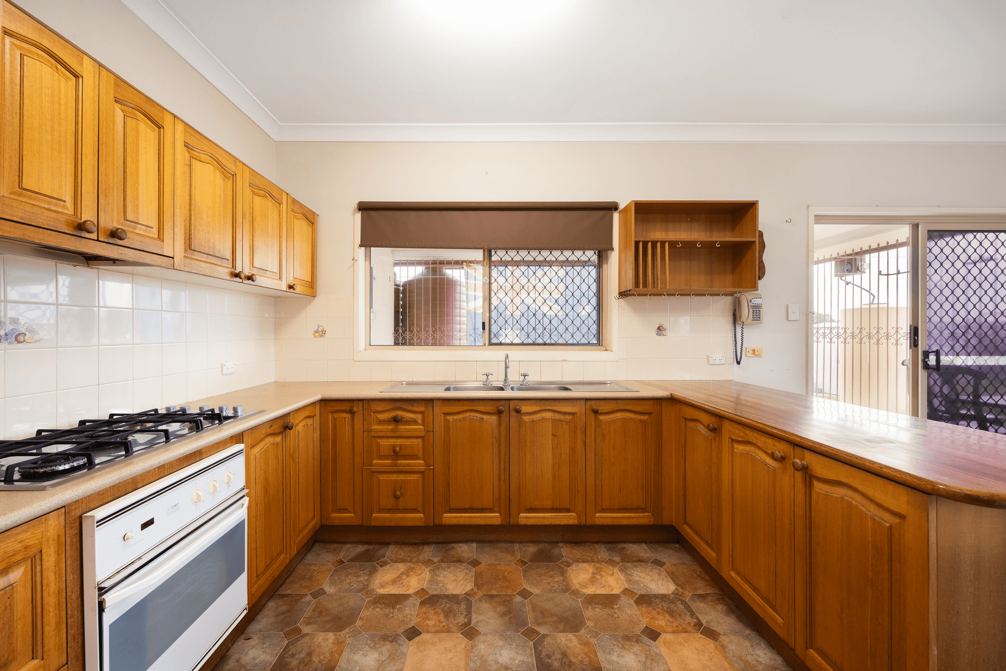 2 Pioneer Drive, Raceview, QLD 4305