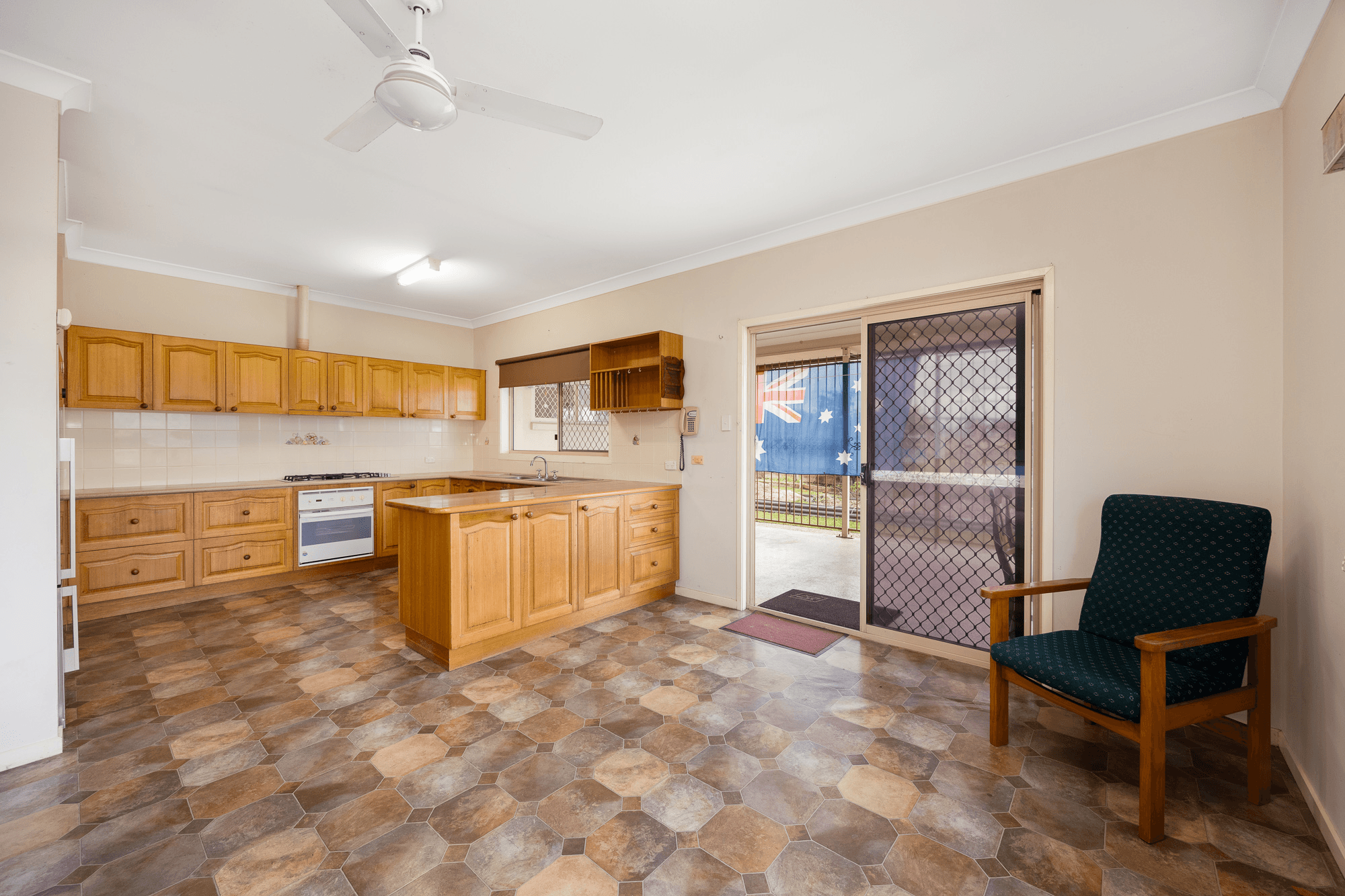 2 Pioneer Drive, Raceview, QLD 4305