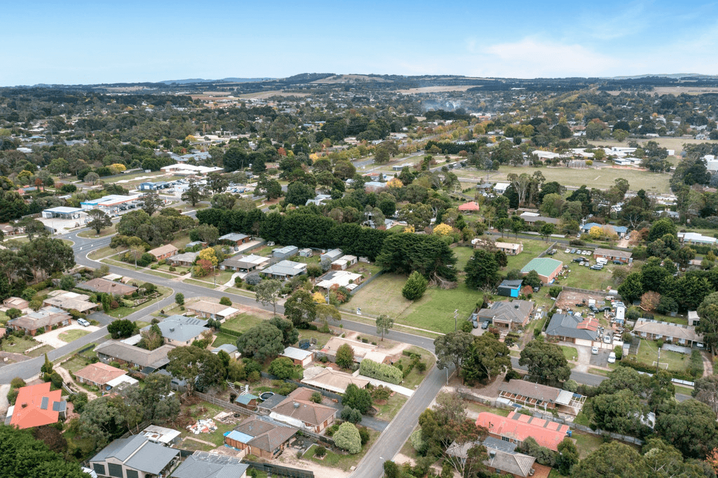 4 Banksia Court, ROMSEY, VIC 3434