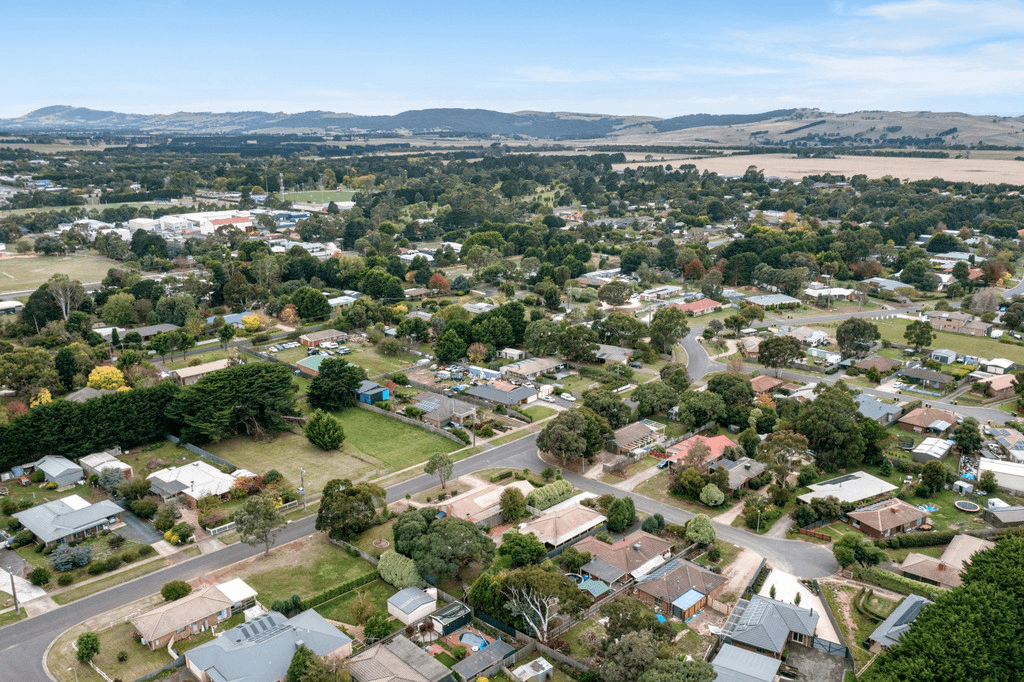 4 Banksia Court, ROMSEY, VIC 3434