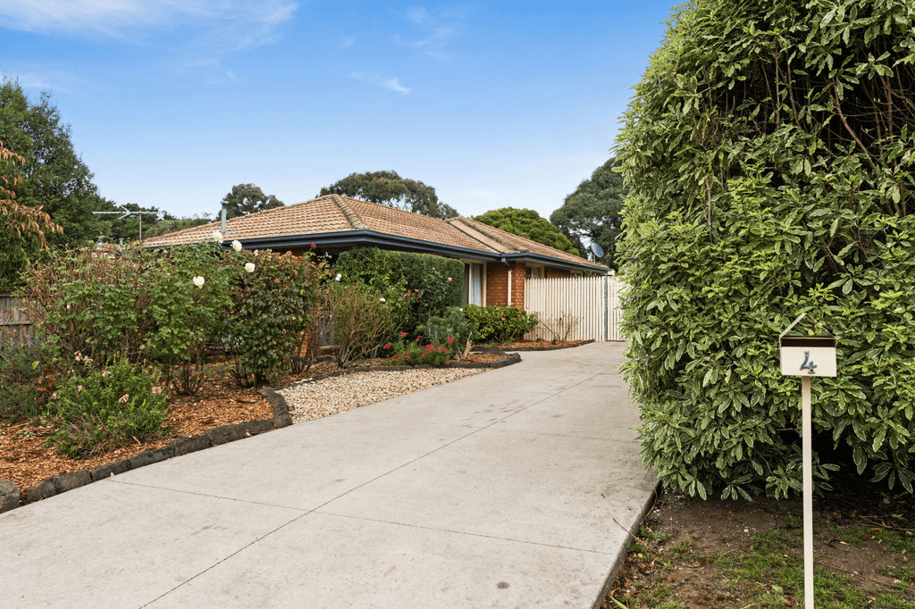 4 Banksia Court, ROMSEY, VIC 3434