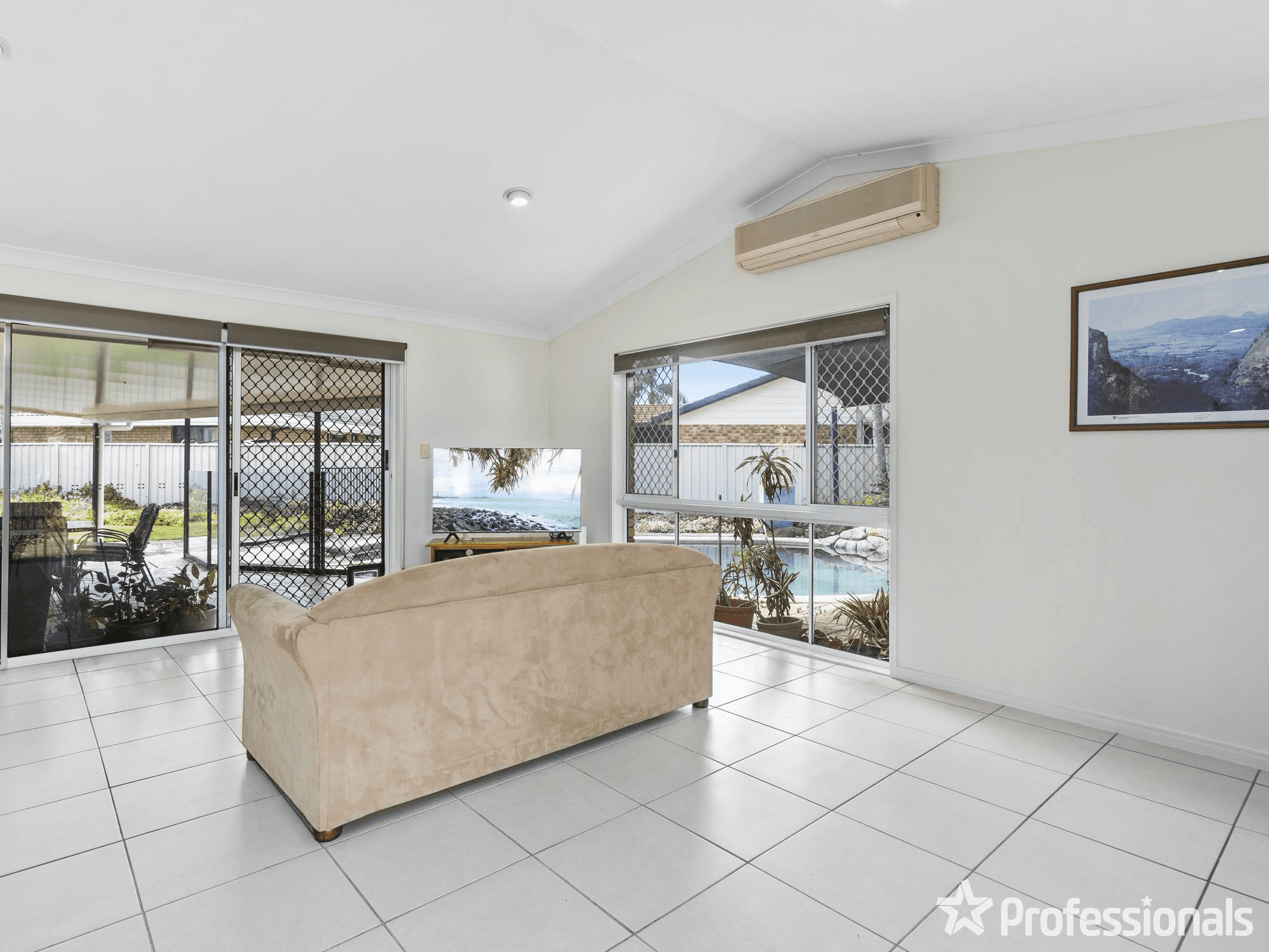 5 Darter Court, BURLEIGH WATERS, QLD 4220