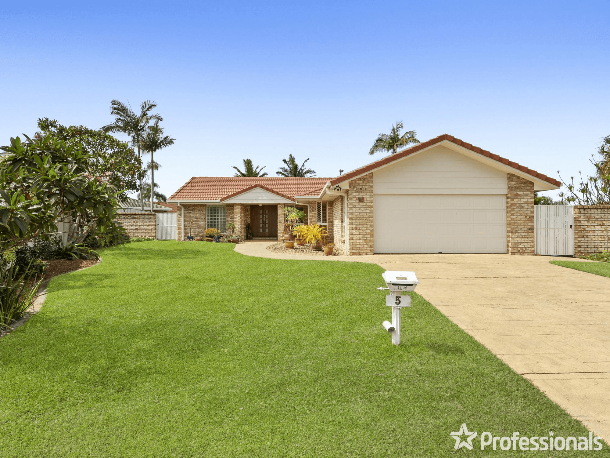 5 Darter Court, BURLEIGH WATERS, QLD 4220