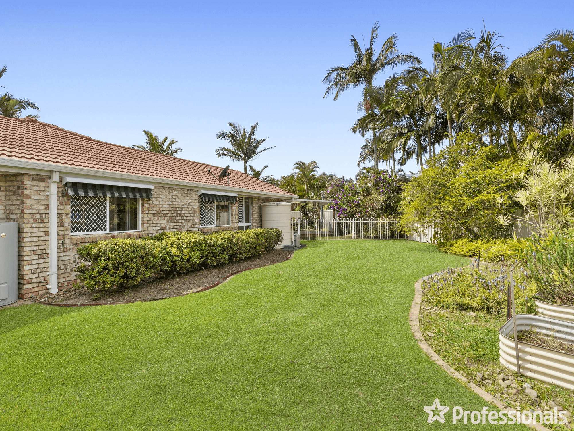 5 Darter Court, BURLEIGH WATERS, QLD 4220