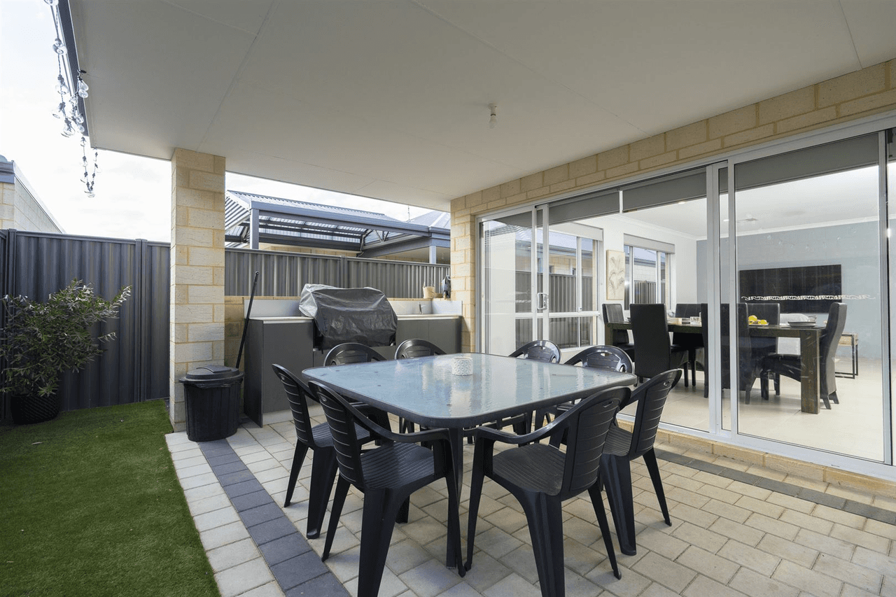 32 Fairoaks Way, Aveley, WA 6069